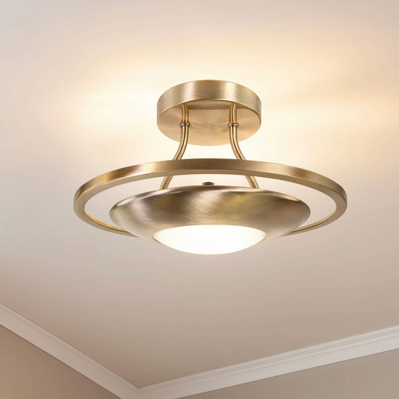 Antik Mässing Taklampa med Opalglas – Semi-Flush, LED, Elegant Belysning